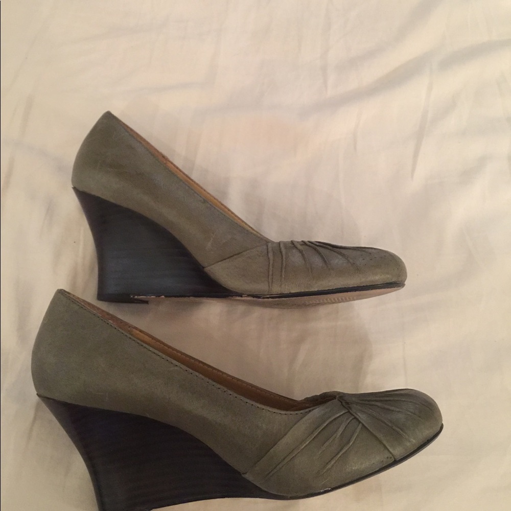 green wedge size 10